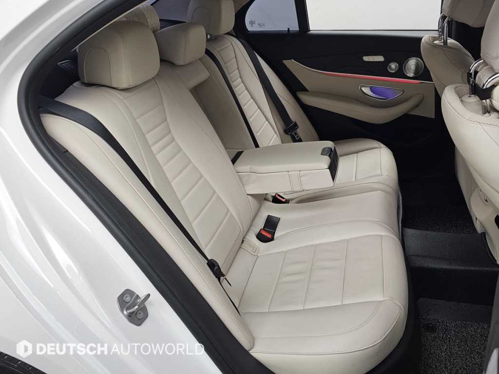 Mercedes Benz E class - Vista 12