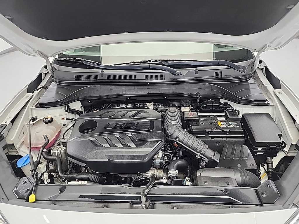 HYUNDAI Kona - Vista 5