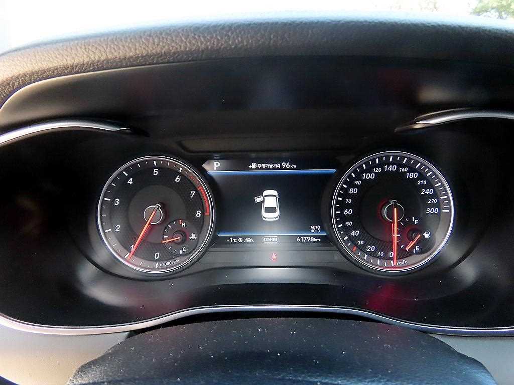 Genesis G70 - Vista 10