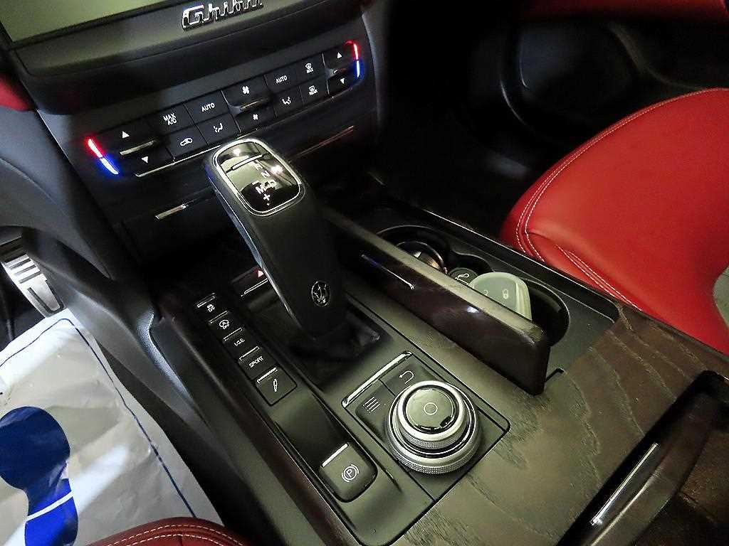 Maserati Ghibli - Vista 12