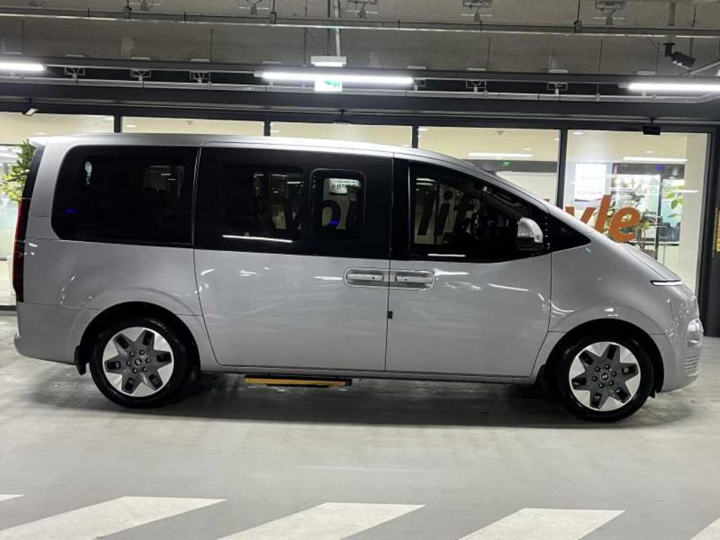 HYUNDAI Staria - Vista 3