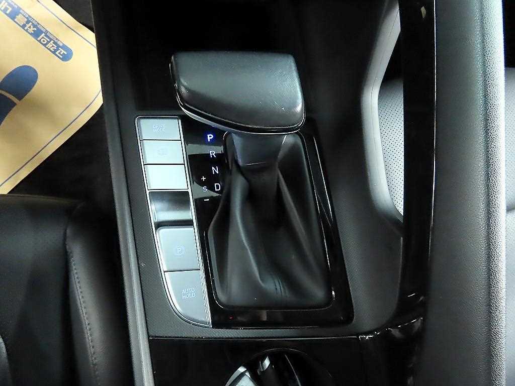 HYUNDAI Avante - Vista 10