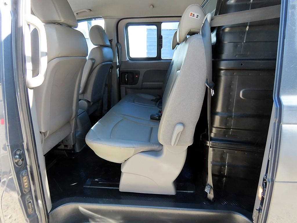 HYUNDAI Starex - Vista 6