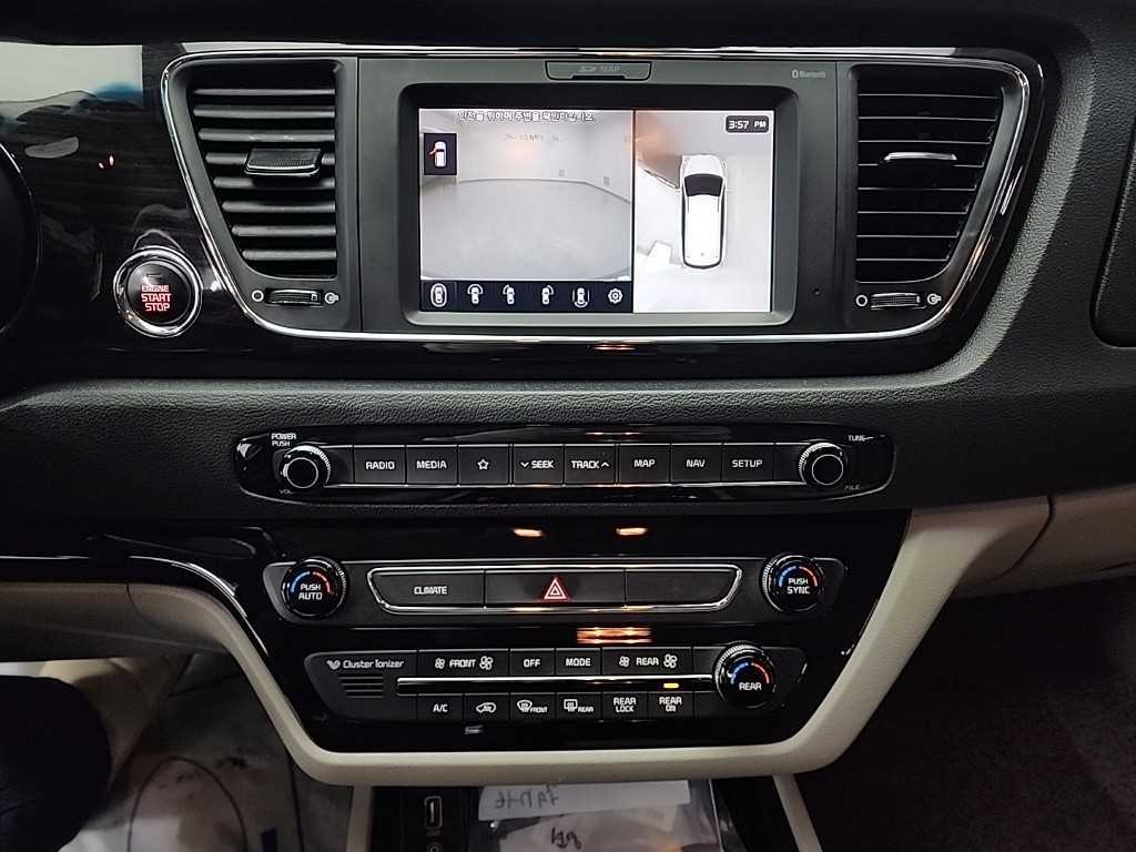 KIA Carnival - Vista 10