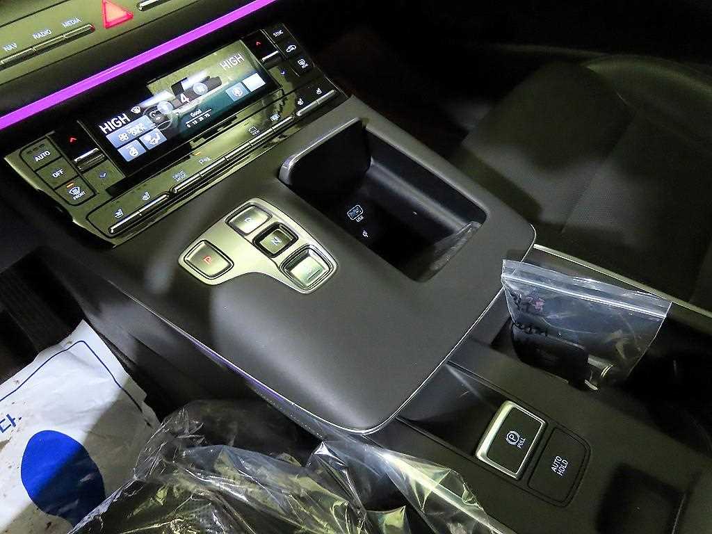 HYUNDAI Grandeur - Vista 12