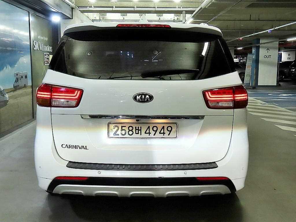 KIA Carnival - Vista 5