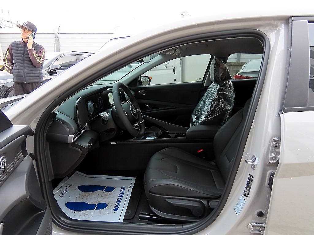 HYUNDAI Avante - Vista 5