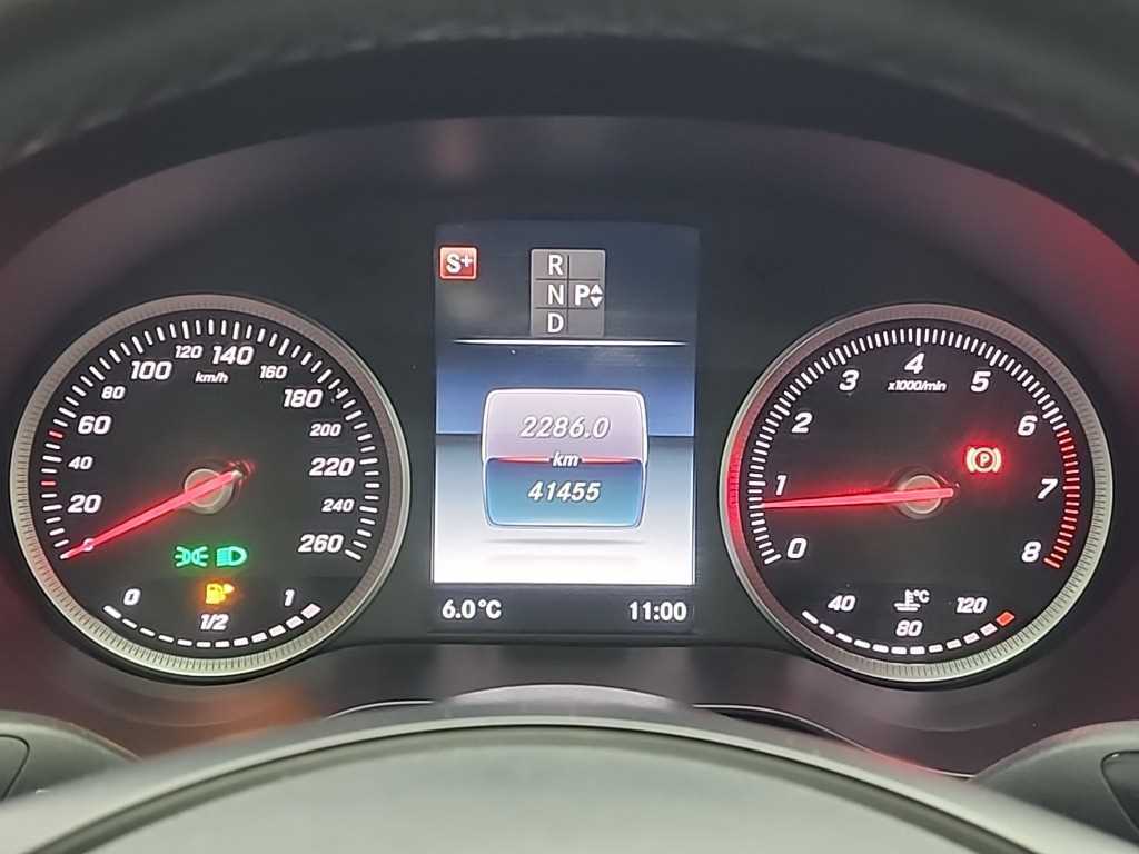 Mercedes Benz C Class - Vista 6