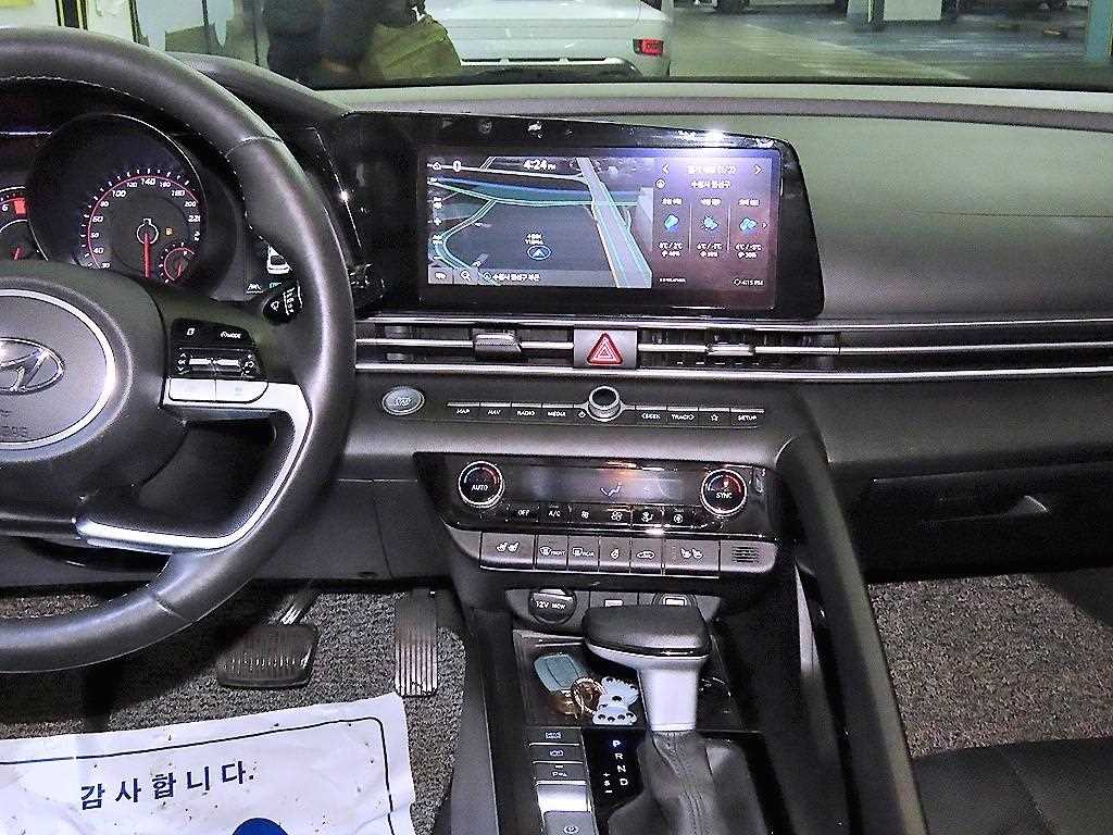 HYUNDAI Avante - Vista 11