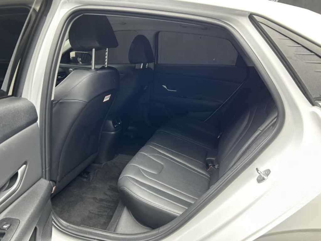 HYUNDAI Avante - Vista 5