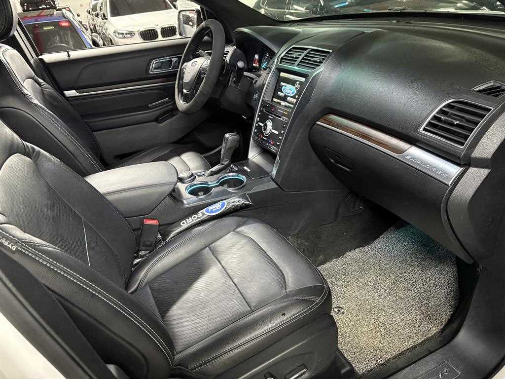 Ford Explorer - Vista 6