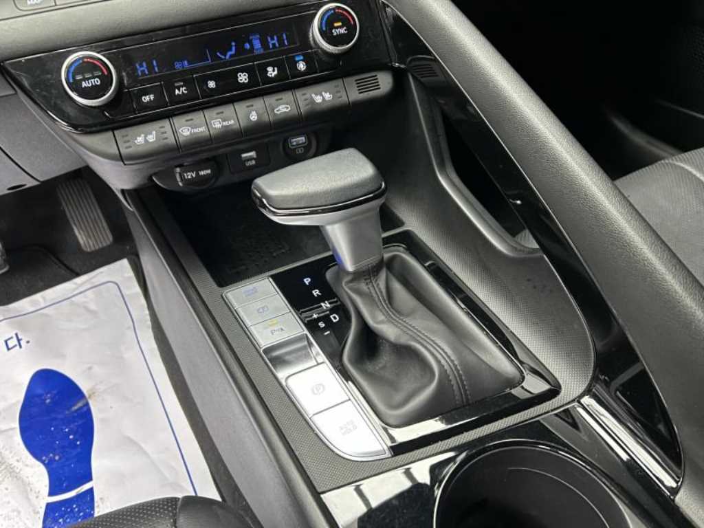 HYUNDAI Avante - Vista 10