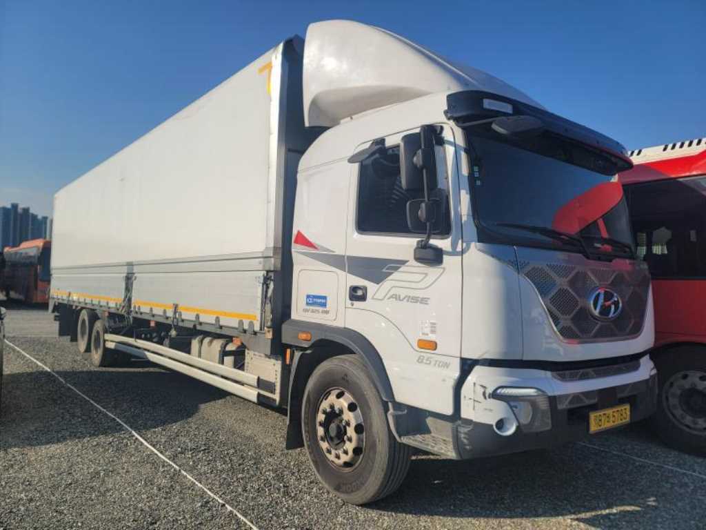 medium and large cargo truck - Vista 4