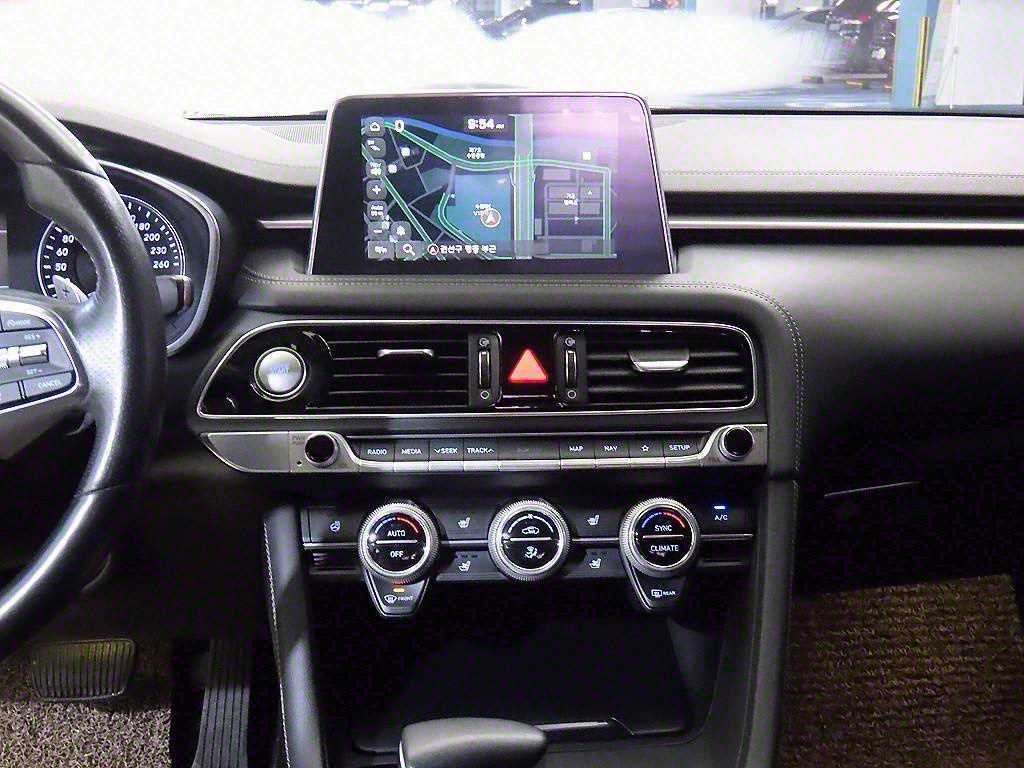 Genesis G70 - Vista 10