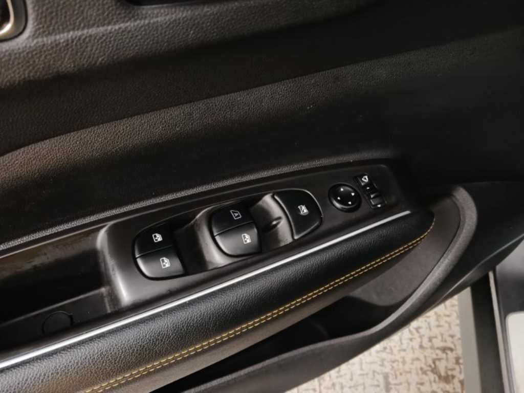 SAMSUNG QM6 - Vista 9