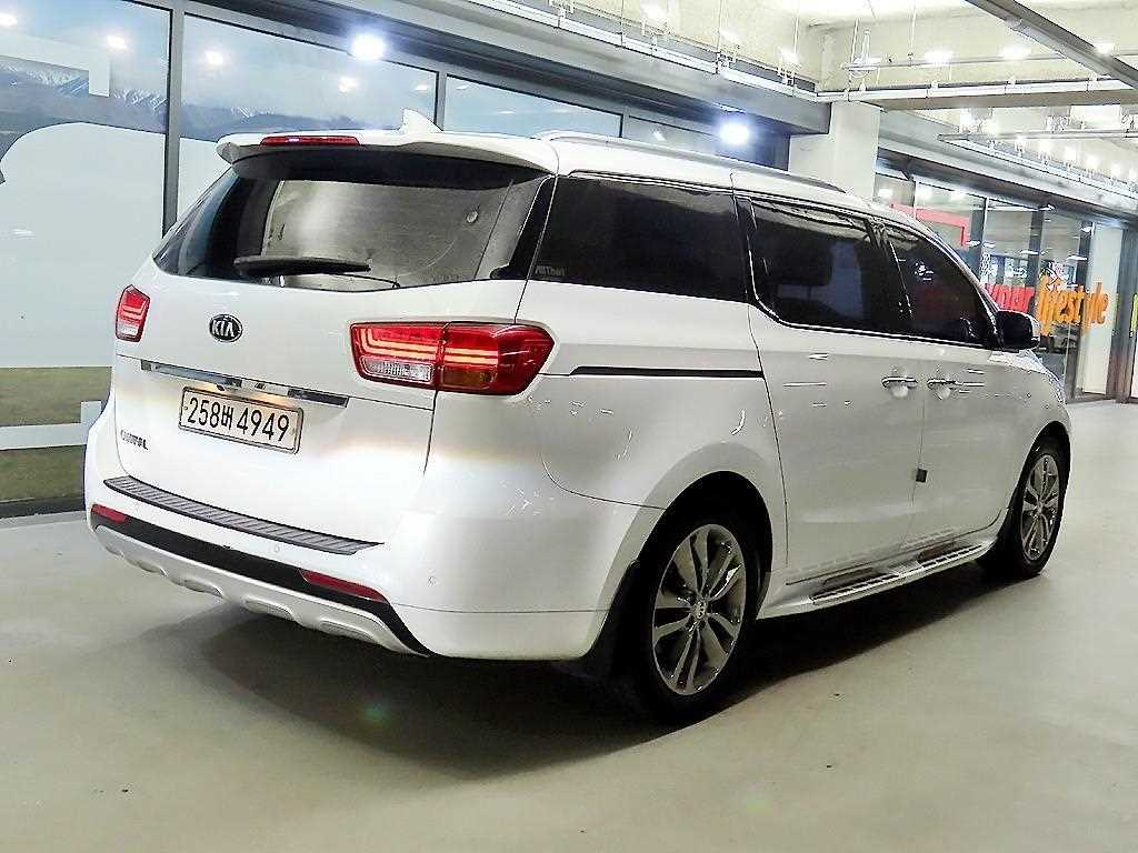 KIA Carnival - Vista 4