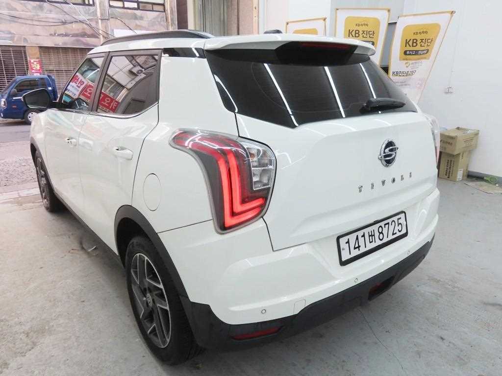 Ssangyong Tivoli - Vista 4