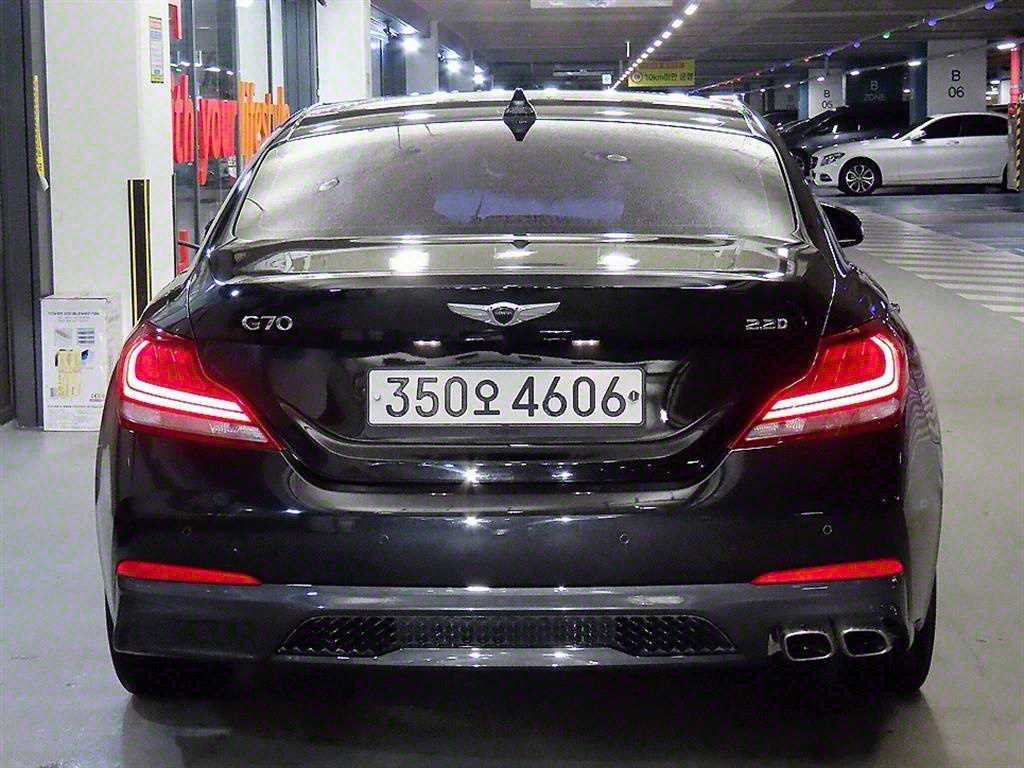 Genesis G70 - Vista 4