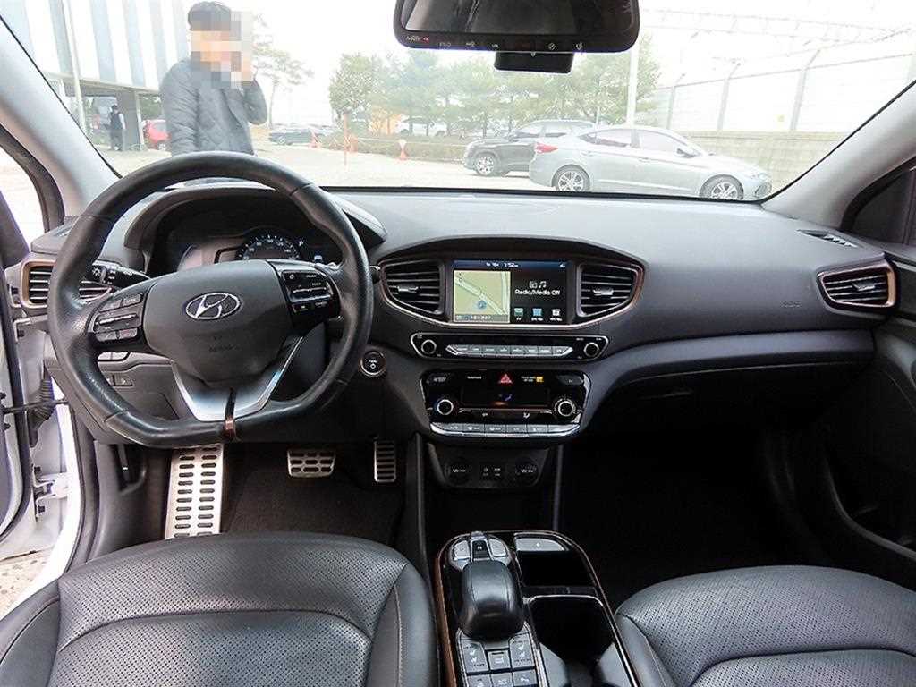 HYUNDAI Ioniq - Vista 7