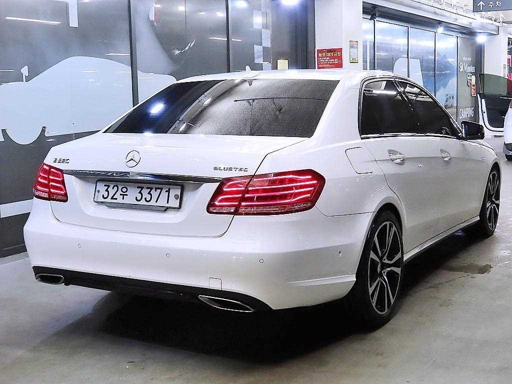 Mercedes Benz E class - Vista 4