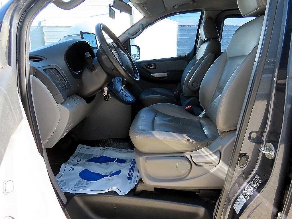 HYUNDAI Starex - Vista 5