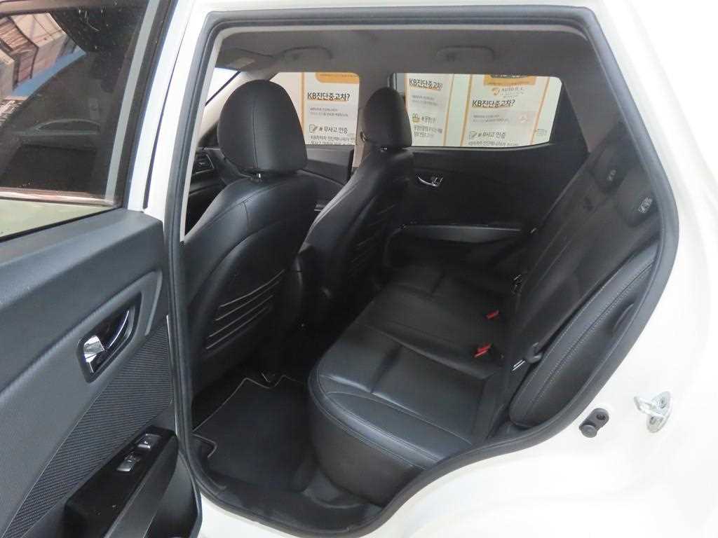 Ssangyong Tivoli - Vista 6