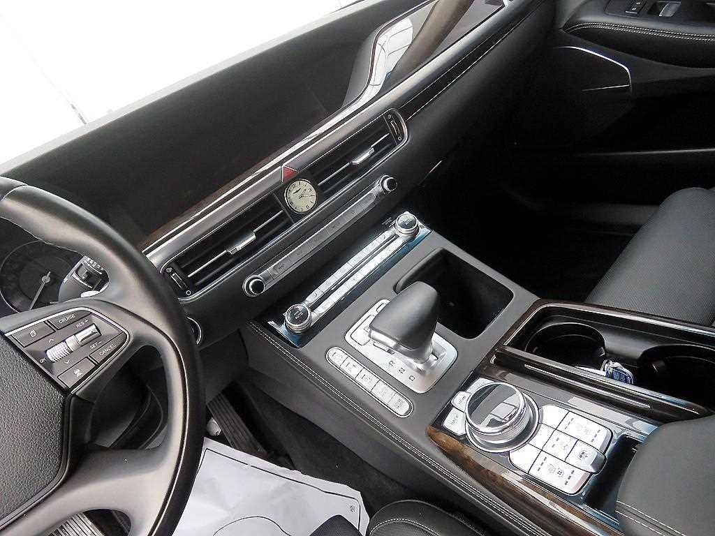 Genesis G90 - Vista 11