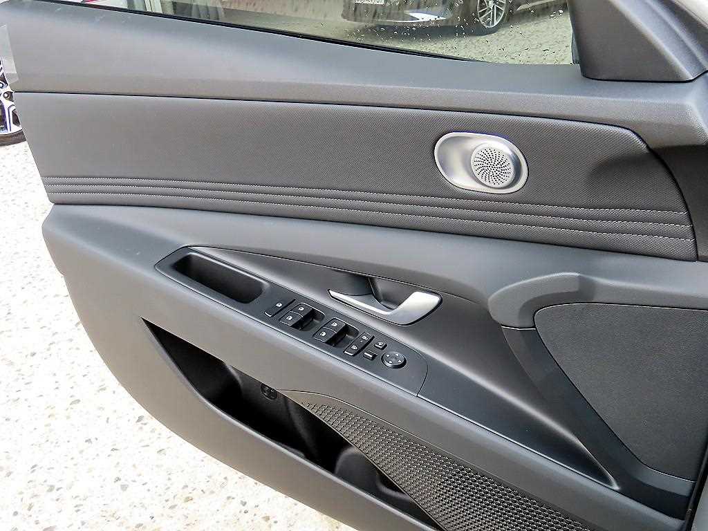 HYUNDAI Avante - Vista 11