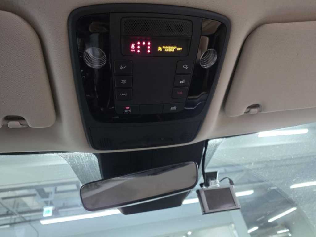 KIA Carnival - Vista 12