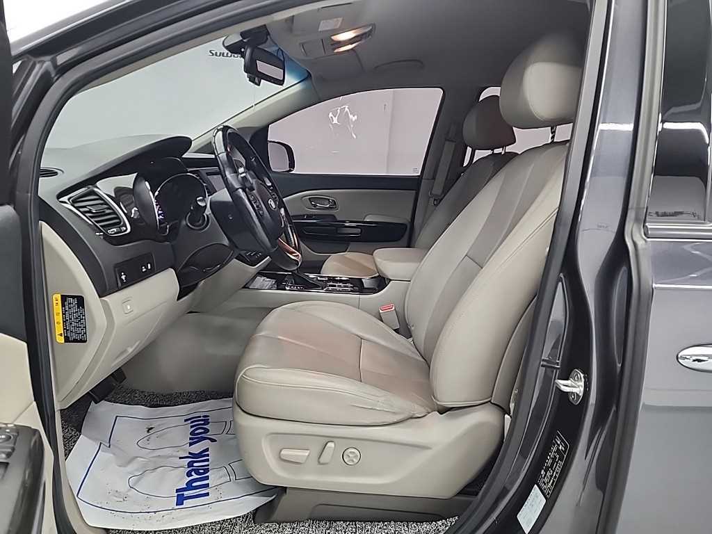 KIA Carnival - Vista 11