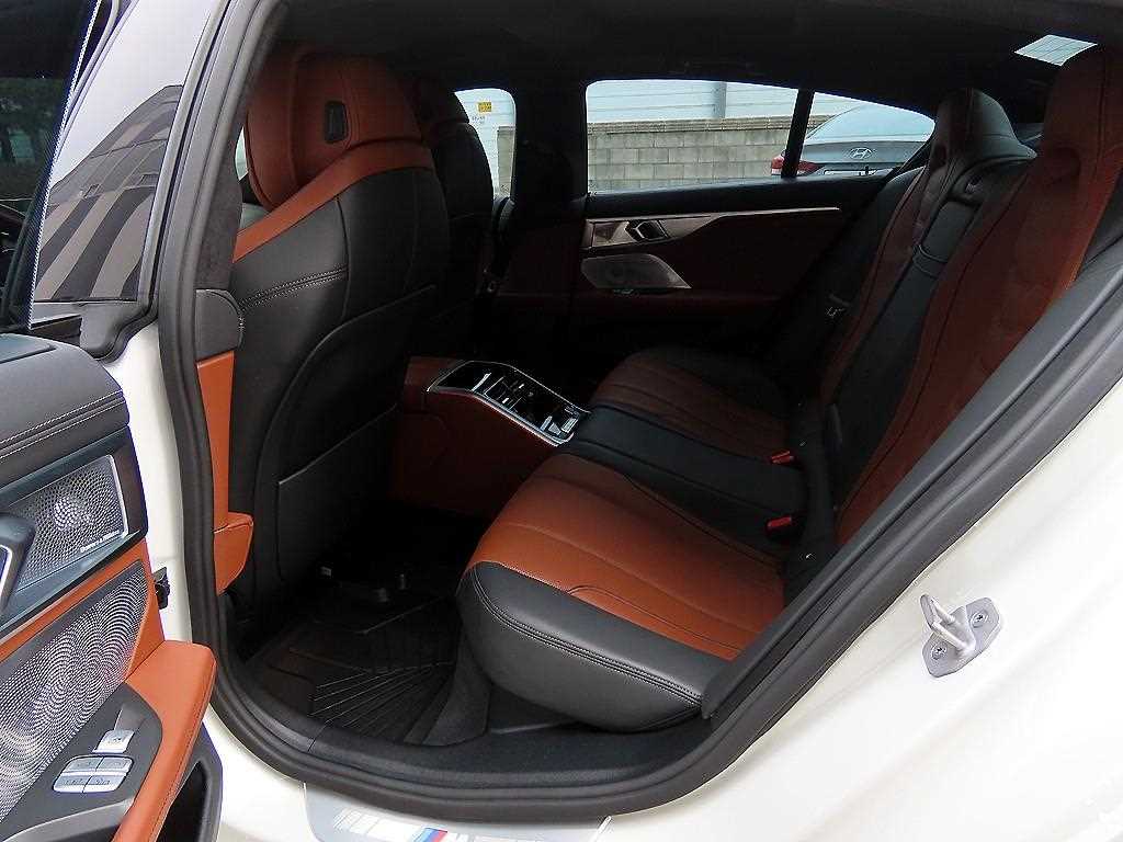 BMW 8 Series - Vista 6