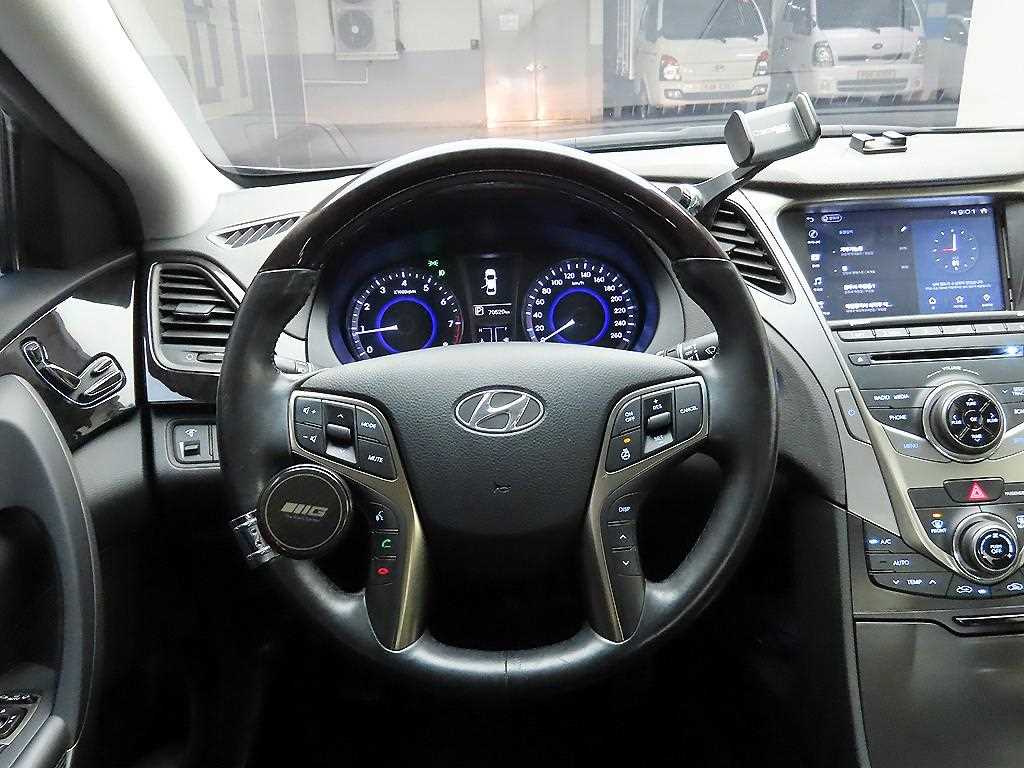 HYUNDAI Grandeur - Vista 7