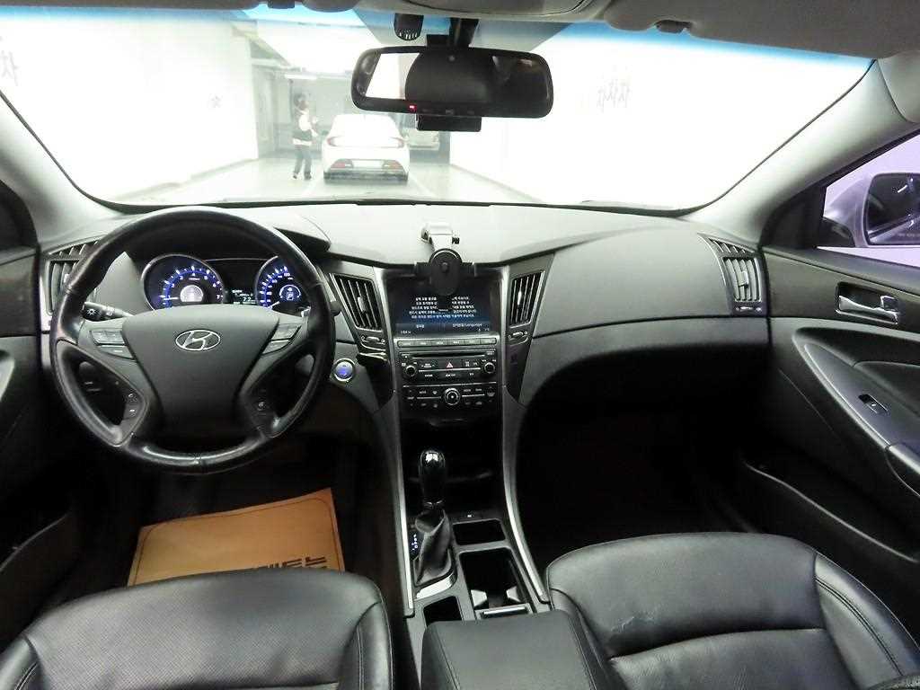 HYUNDAI Sonata - Vista 7