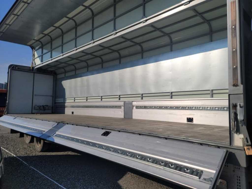 medium and large cargo truck - Vista 9