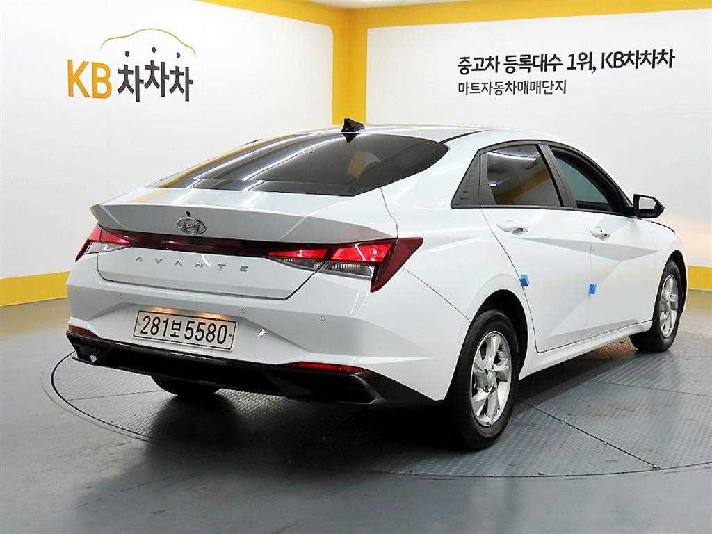 HYUNDAI Avante - Vista 4