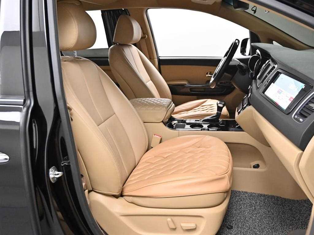 KIA Carnival - Vista 10