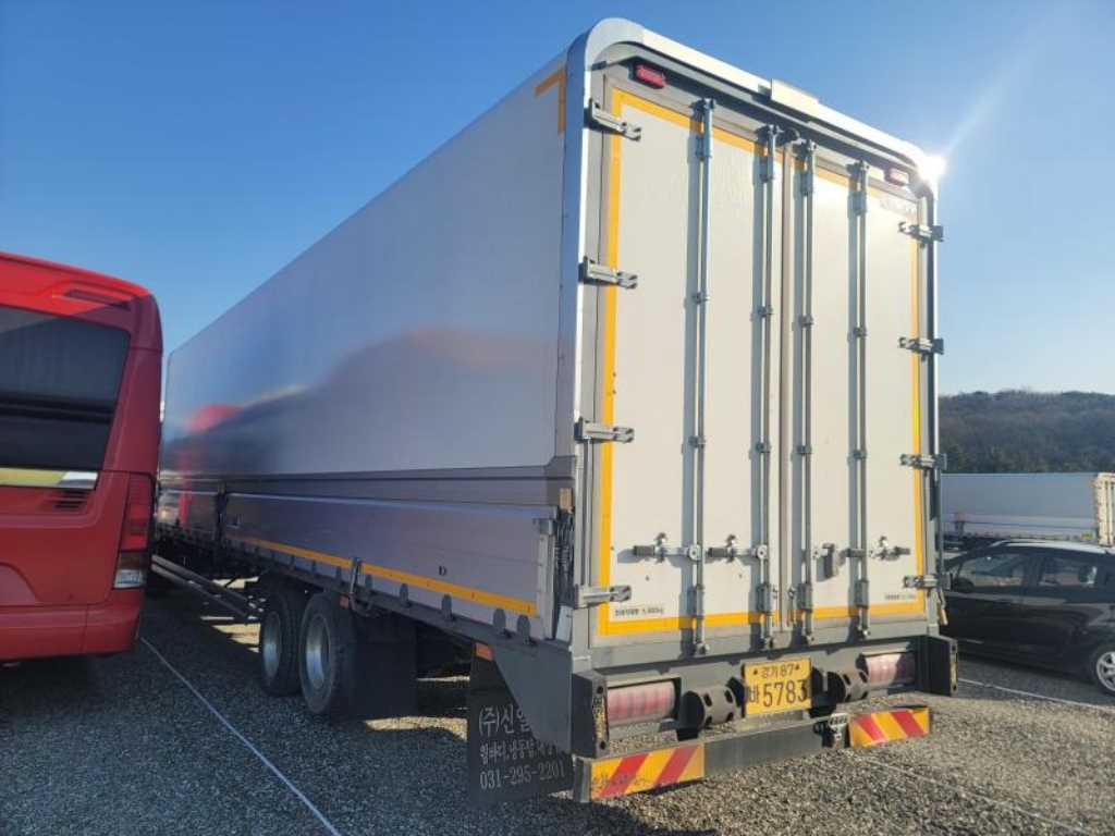 medium and large cargo truck - Vista 7