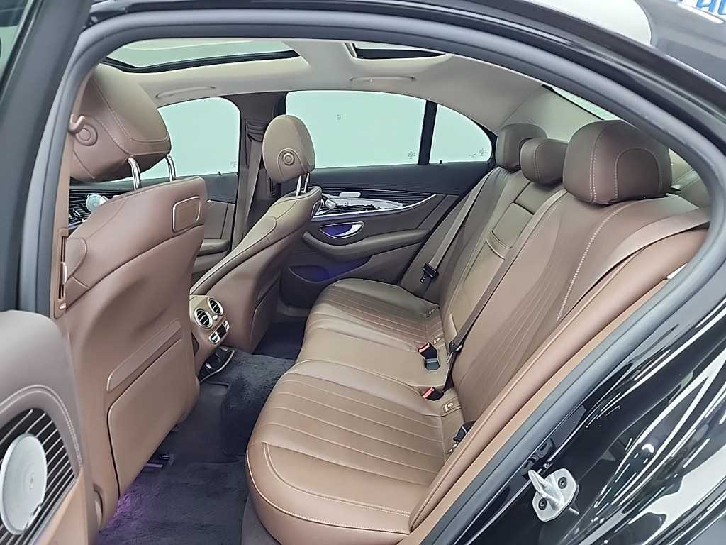 Mercedes Benz E class - Vista 12