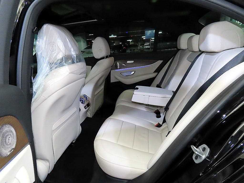 Mercedes Benz E class - Vista 8