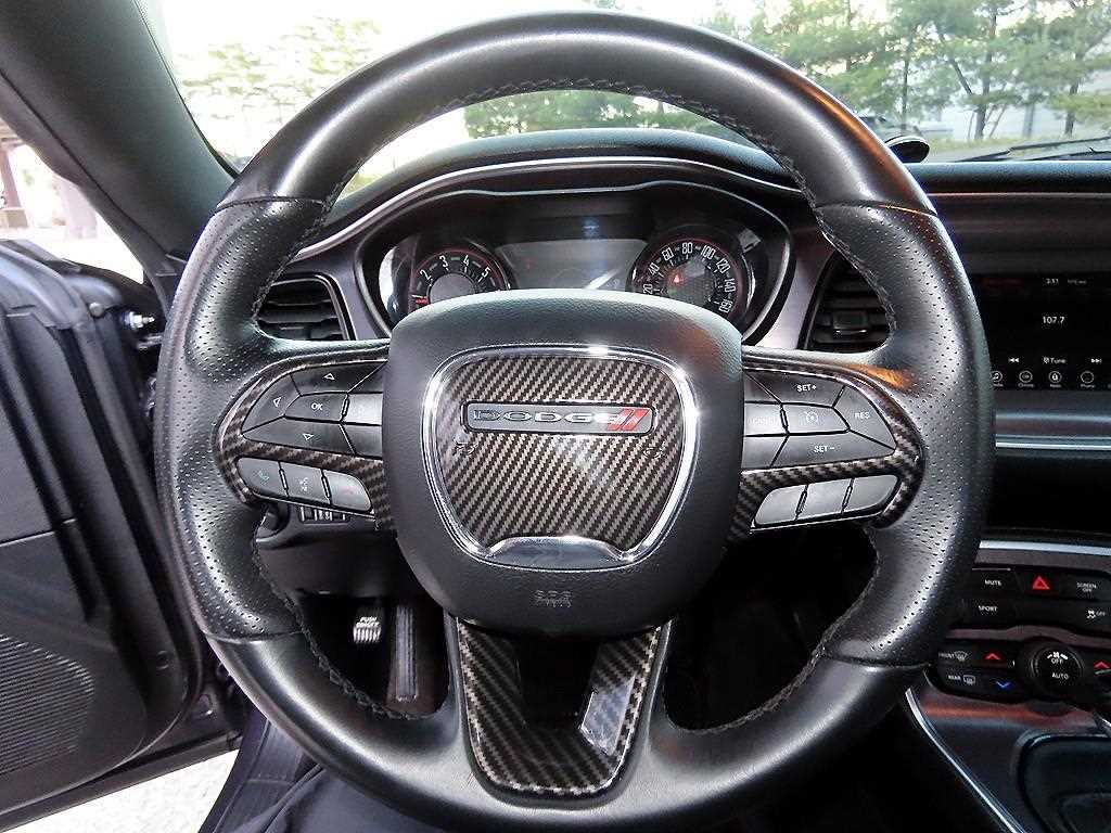 DODGE Challenger - Vista 8