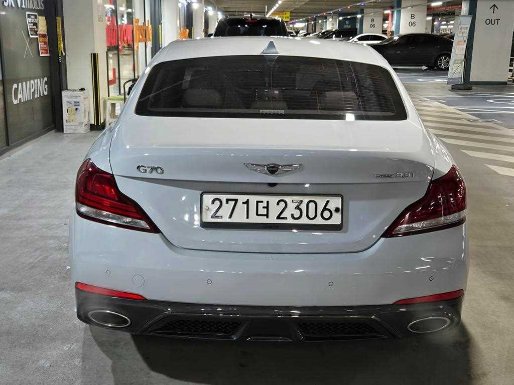 Genesis G70 - Vista 5