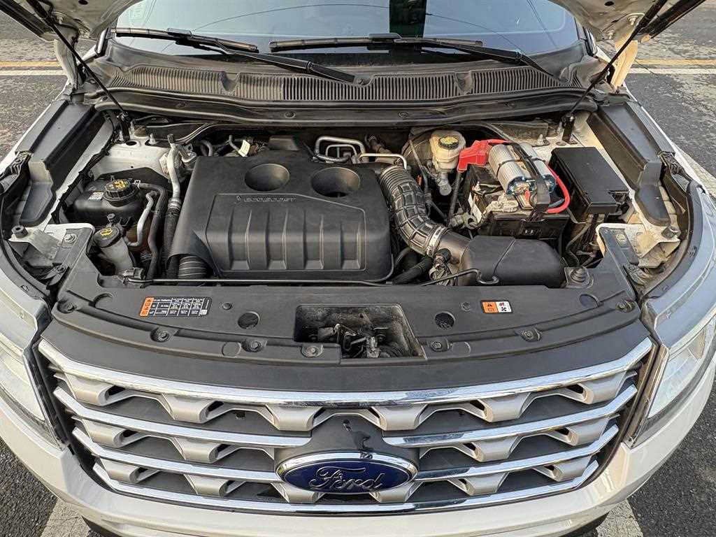 Ford Explorer - Vista 8