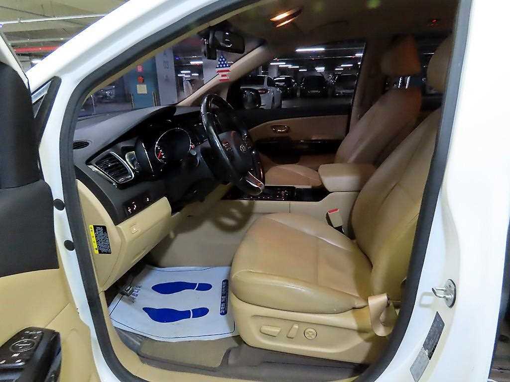 KIA Carnival - Vista 6