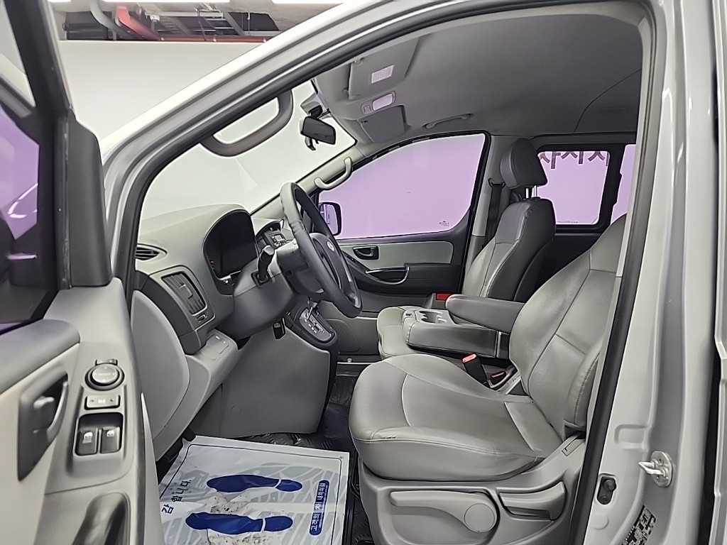 HYUNDAI Starex - Vista 11