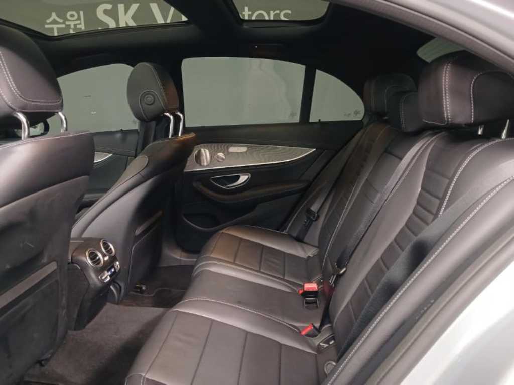 Mercedes Benz E class - Vista 8