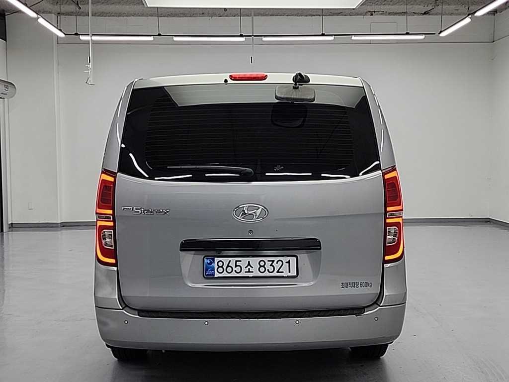 HYUNDAI Starex - Vista 4