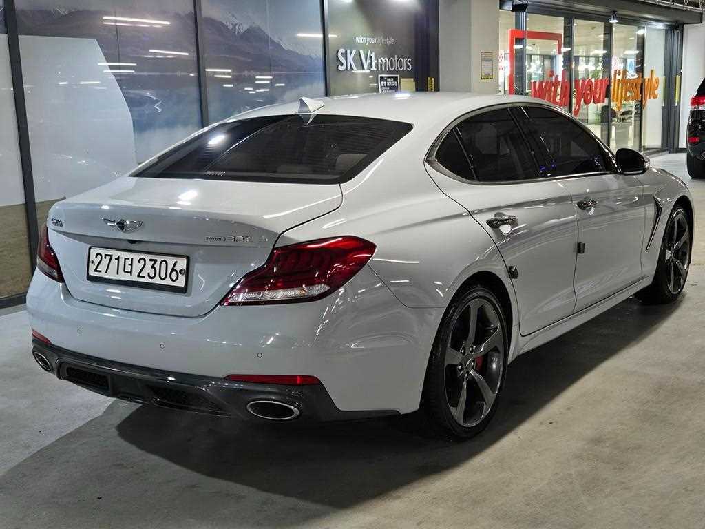 Genesis G70 - Vista 4