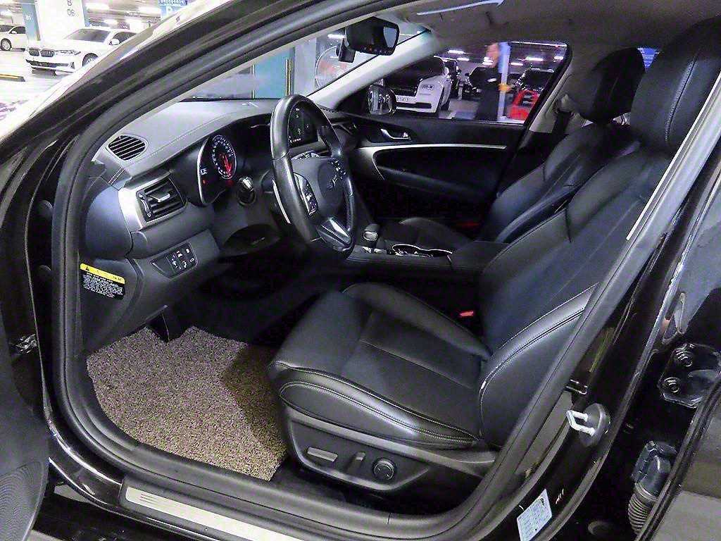 Genesis G70 - Vista 5