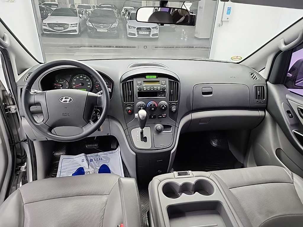 HYUNDAI Starex - Vista 7