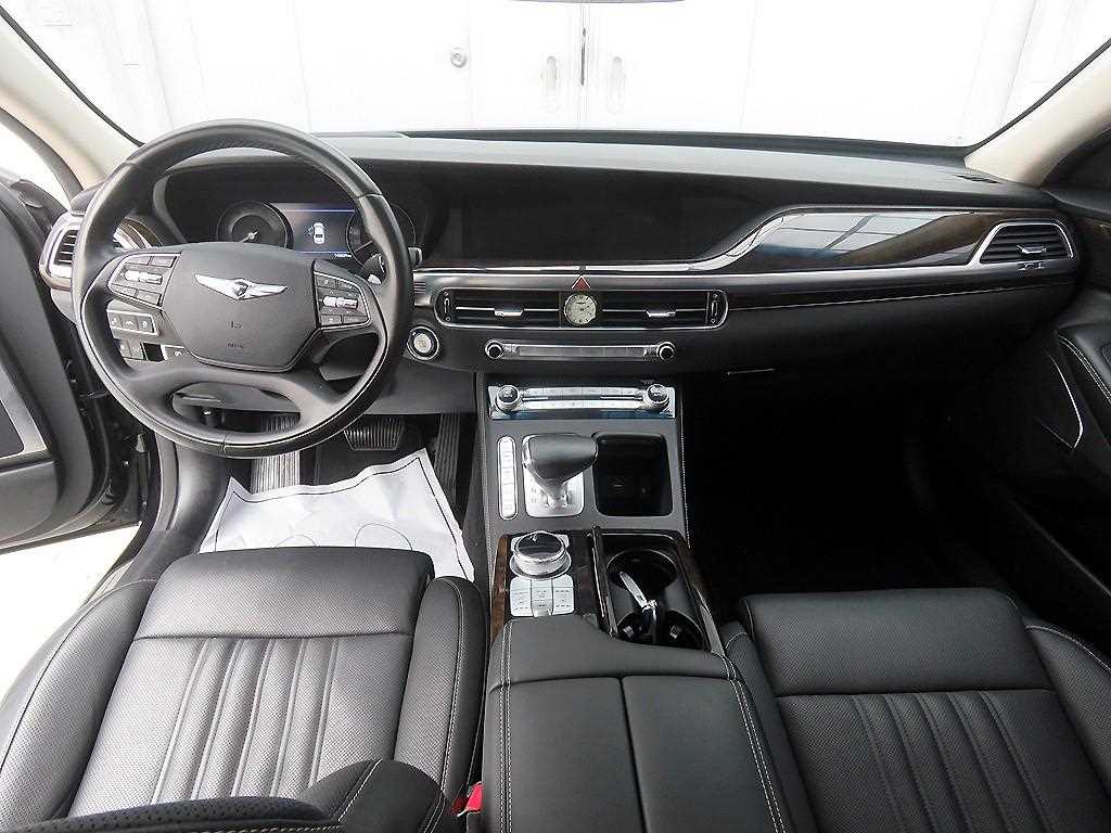 Genesis G90 - Vista 8